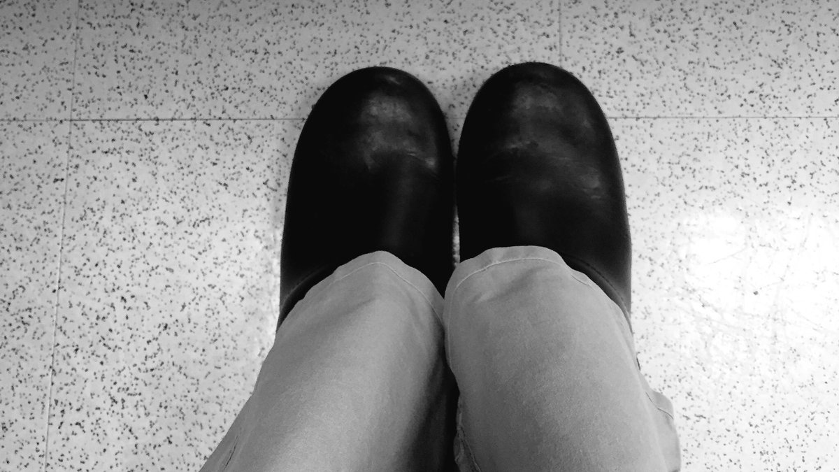 FawnHoganMD's tweet image. This is how we do it. #dansko 👞👞 #surgerytips #plasticsurgery