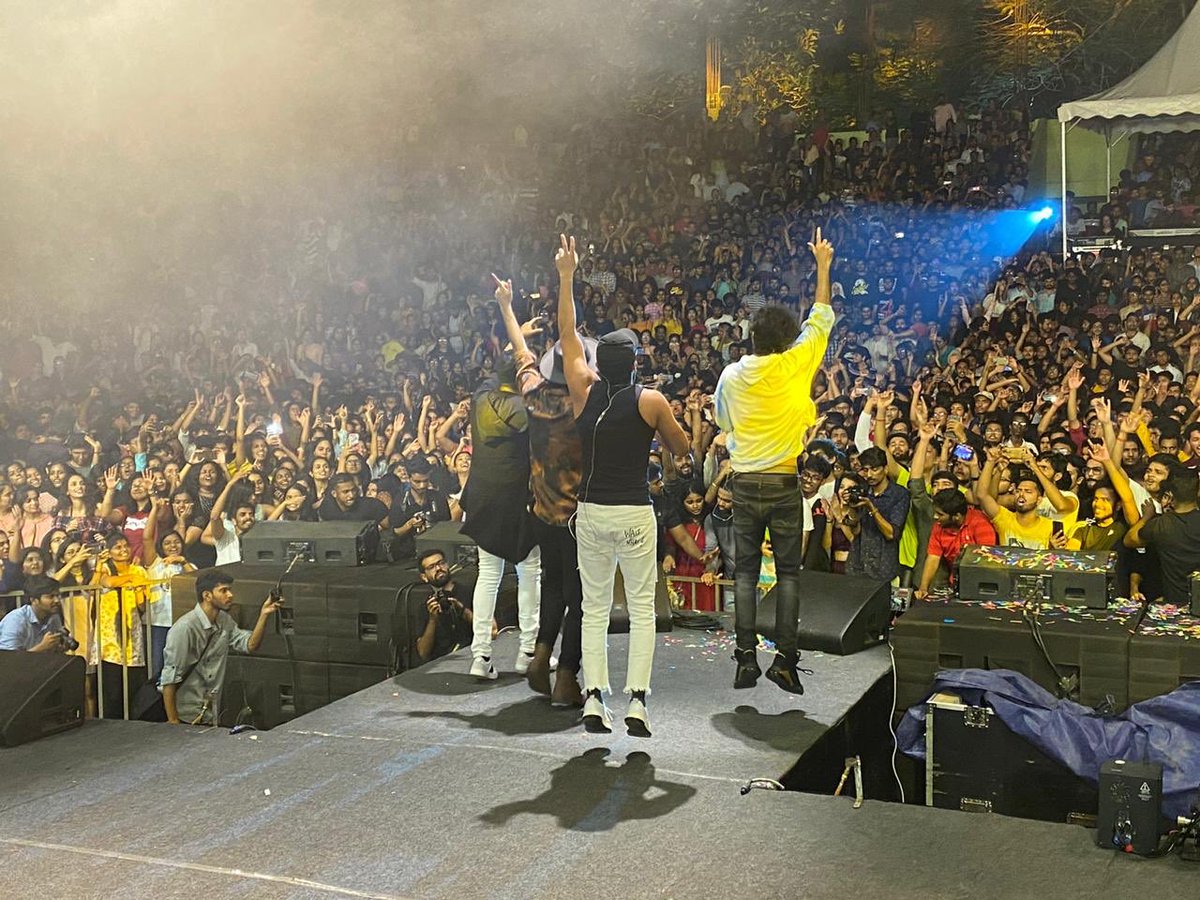 #SANAMlive in concert ..!!!! 
#fabfour #fab4 #SANAM ❤️❤️❤️❤️
