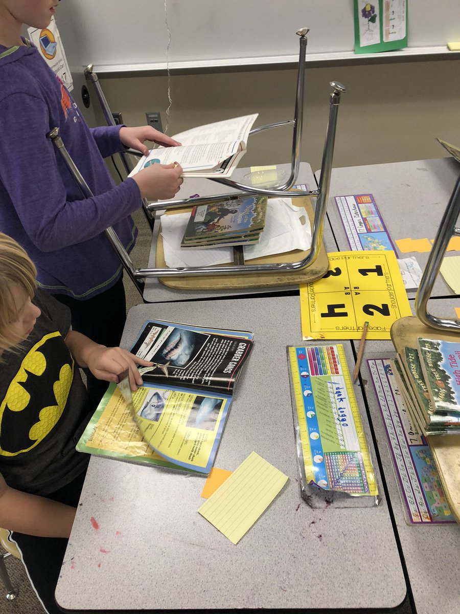 etwarling8's tweet photo. Today we did a graphic sources scavenger hunt in 3rd Grade with some of our favorite non-fiction books! #FridayFun #welovestickynotes @NIS160 https://t.co/TdbIvQDtmK