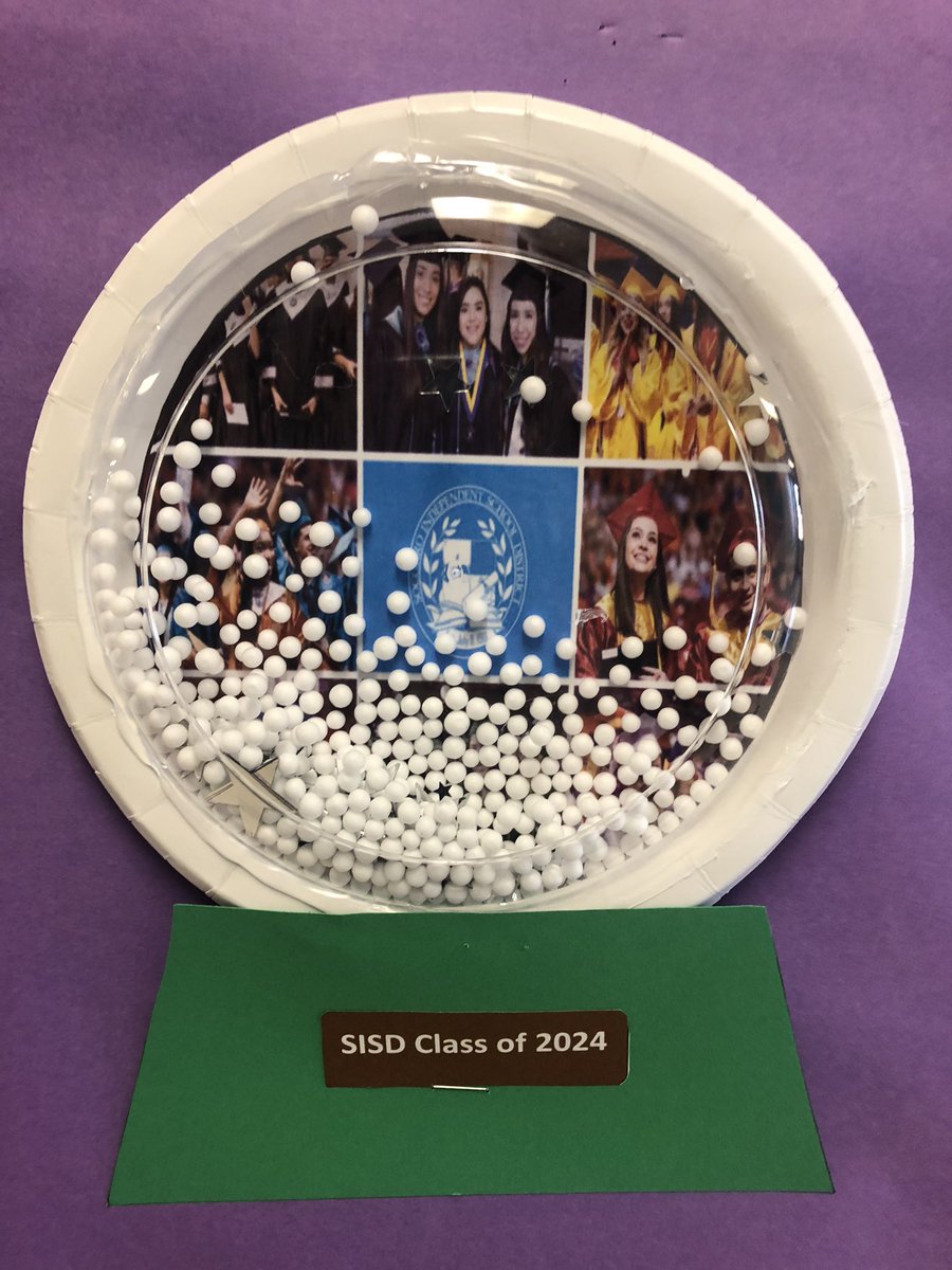VeronicaH_RMS's tweet photo. Using my bulletin board for some SEL related FSGPT to help students reflect on the new year, new decade and the #EndlessPossibilites before them. #TeamSISD #MooseMoveForward https://t.co/HS0b9Rwcax