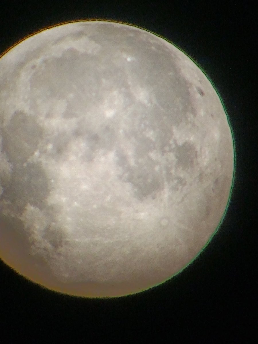 Está noche la luna está hermosa ❤️ #LunaDelLobo perdonen mi pulso, es difícil sacar fotos desde el telescopio.