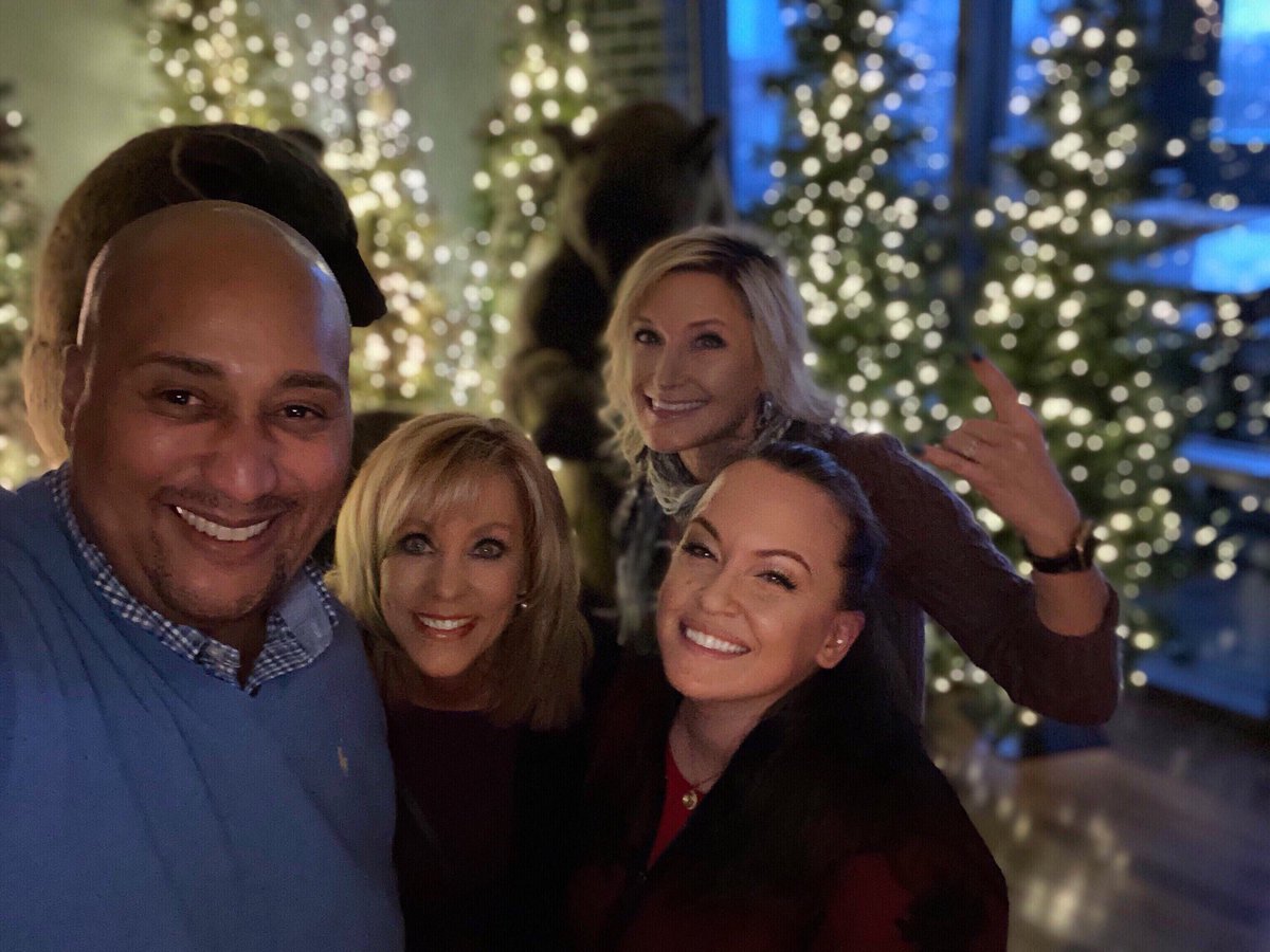 MargaretMoll10's tweet photo. @tyr1knight @MargaretMoll10 @amfamjamiesmith @rachellebari #sparkgroup #amfam #teamworkmakesthedreamwork #2020growth #sparkgrowth2020 #letsgetitdone #workfam ❤️❤️❤️❤️ https://t.co/kBJyj5eEKj