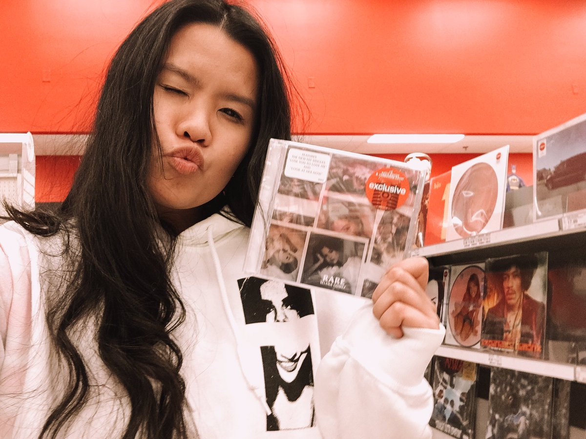 jennifxxr's tweet image. we out here. ✨ #RAREday 
@selenagomez @SelenaFanClub