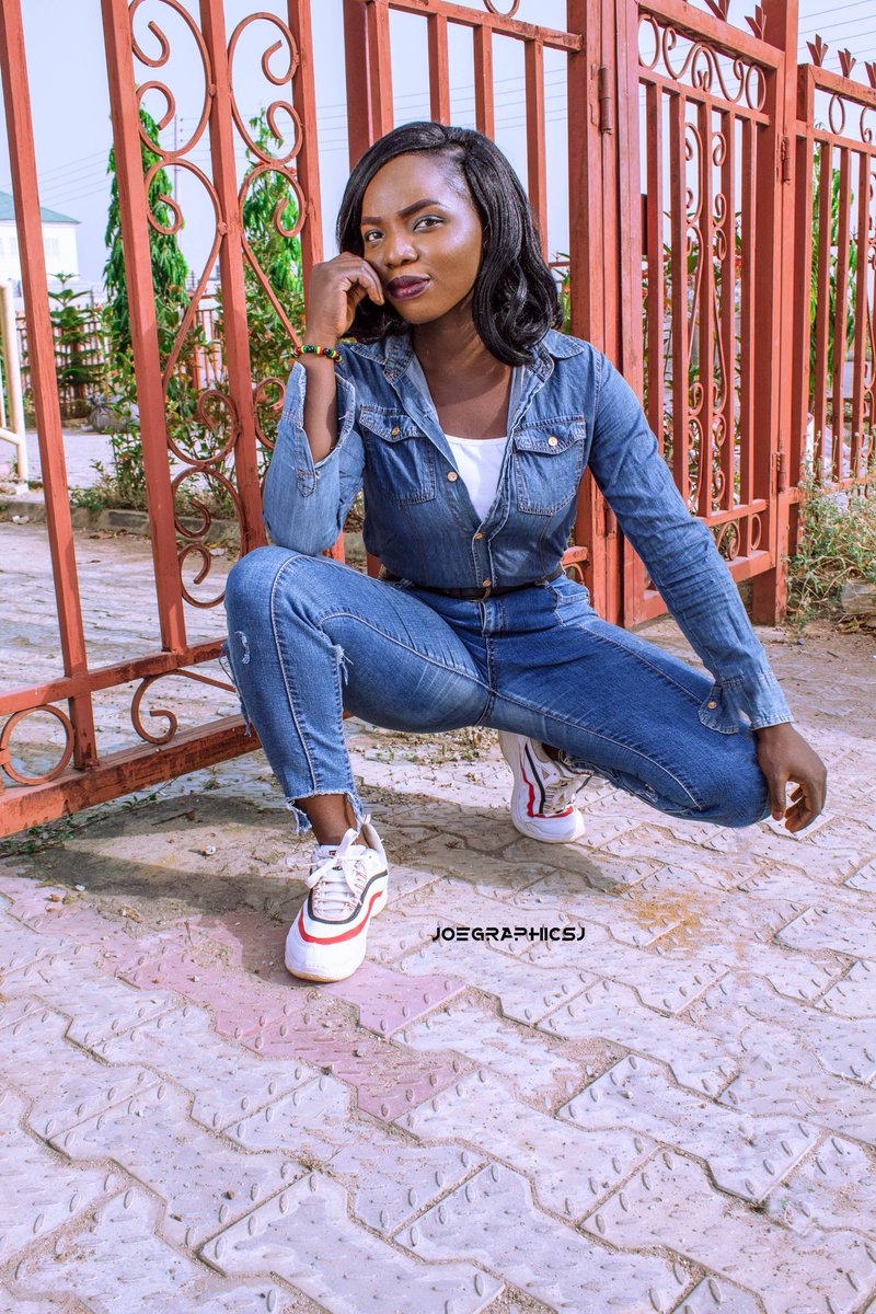 joegraphicsj's tweet photo. Which do you prefer 1 or 2 swipe 👉🏽
#JoegraphicsJ #JoeGraphics #Graphicallyspeaking
#photography  #fashionphotography  #canonphotography #blackandwhitephotography #bnwphotography #photographylover  #photographyislife  #streetphotography #portraitphotography #photographyeveryday https://t.co/sBIWFN0vn4