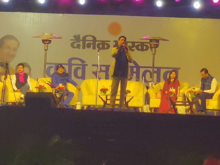 DainikBhaskar's tweet photo. भास्कर उत्सव उदयपुर / राजस्थान में कोई एक्जिट पोल नहीं, कोई ज्ञान नहीं, कोई पंडित नहीं; पांच साल तू कर ले पांच साल तू कर ले: कुमार विश्वास https://t.co/lUyrgThJQS #indiraIVF #discountmaster #BhaskarUtsavUdaipur #BhaskarUtsav2020 @DrKumarVishwas #Rajasthan https://t.co/ykxDPJUPRd