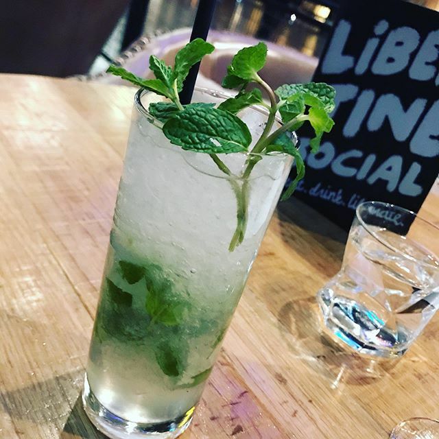 WhoLovesWine's tweet photo. Stunning Mojito to start the evening! 
#Mojito #cocktails #travel #travelphotography #outonthetown #instagood #Friday #mandalaybay #LasVegas #goodlife #goodtimes #cocktail https://t.co/MWuhrM5qRm https://t.co/WXvojXAwBC