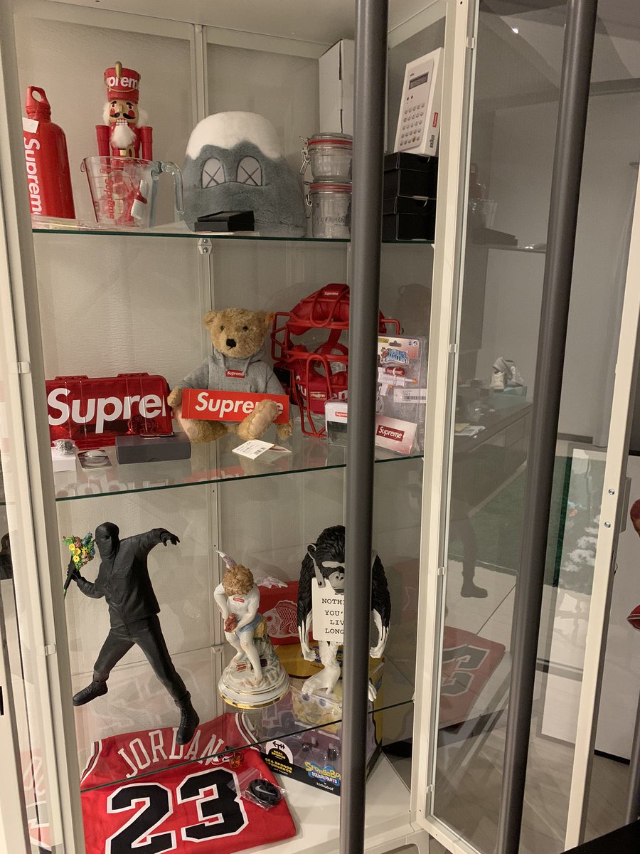 gSibhLez3ek2Lcn's tweet photo. IKEAの棚いいですやん🥴👍
ごちゃごちゃしてますね💦w
#supreme
#medicomtoy
#ベアブリック
#meissen
#Banksy
#flowerbomber
#monkeysign
#steiffbear
#kaws
#スポンジボブ
#ikea https://t.co/lGTTST6so9