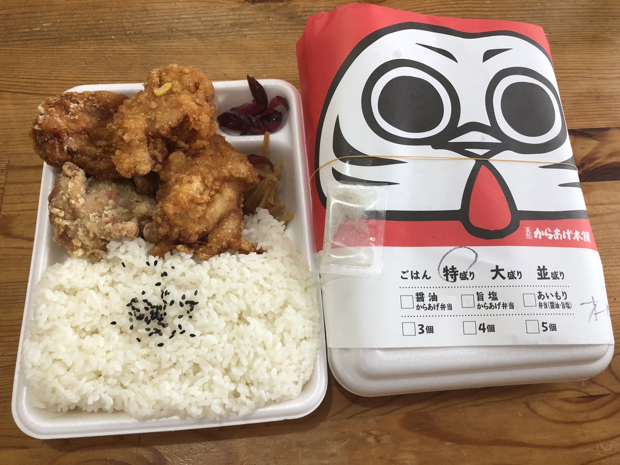 Tatsuya ひたち野うしく駅 いのいち オールスターからあげ弁当 600円 税 娘の後厄払い後にお弁当ランチ ご飯量は特盛 400g で差額なし 圧倒的ボリュームだけどペロリ完食 4種類の味が楽しめるってステキ 由の屋のめちゃウマだんごはデザート