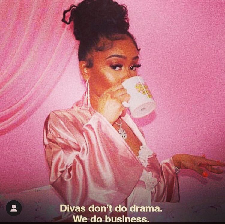 badgaltrxll's tweet photo. 2020 my golden year!✨             Shop @cynnimani 
#motivatedyoungboss #youngceo #dripdroppinsoon😉 https://t.co/QVnzYyvU0p