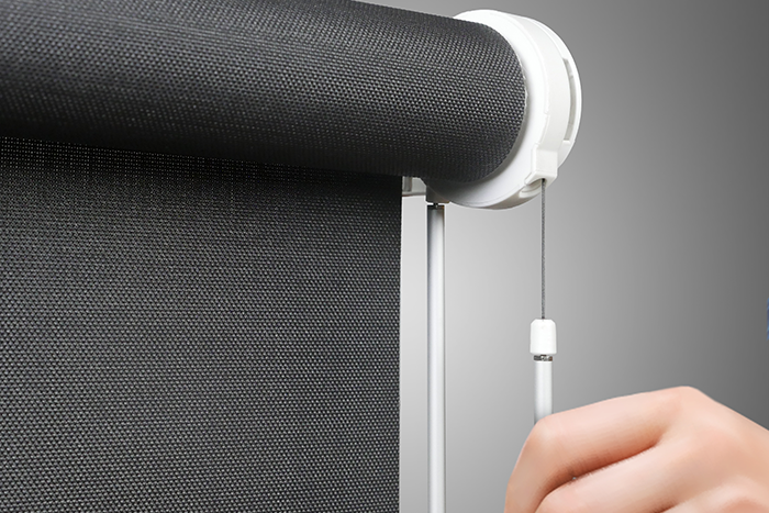 AECinfo's tweet photo. Draper Introduces Child-Safe Clutch-Operated Shade @Draperinc #Draperinc #AVTweeps #AV #Shade https://t.co/wfHnHT1t59 https://t.co/TX03xuYSPo