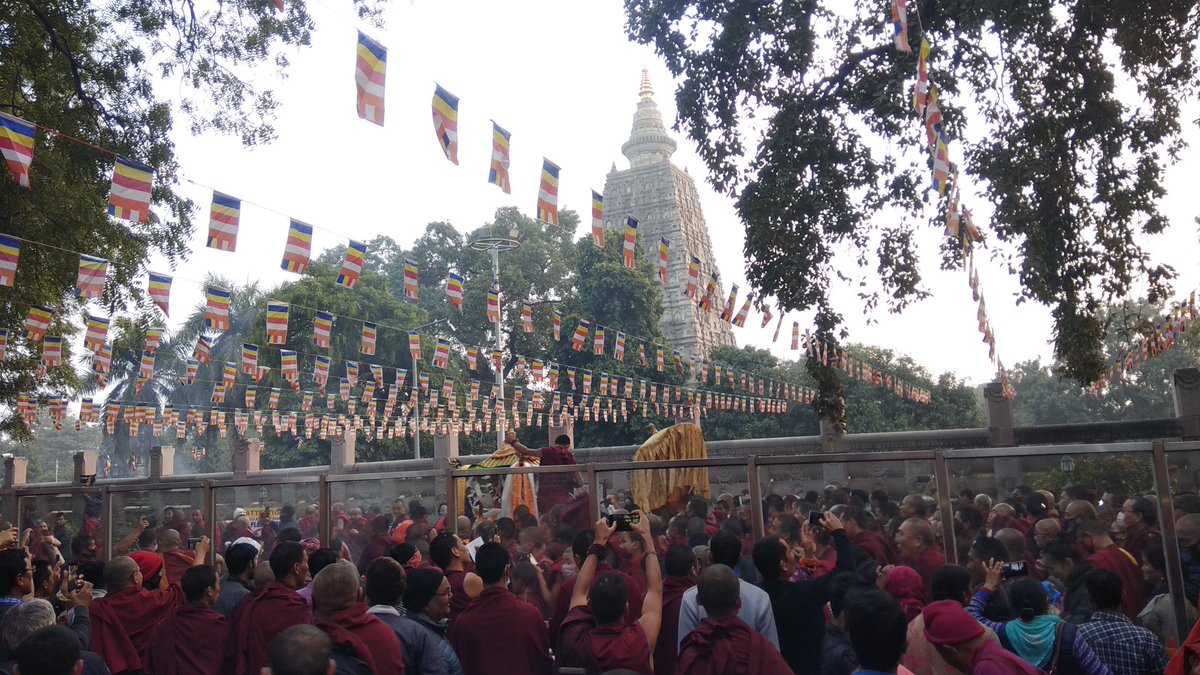 bihartrips's tweet photo. Monks going to attend chanting at Mahabodhi Temple Bodhgaya. #Bodhgaya #ktectours #mahabodhitemple #bihartrips @ktectours @arunraja_ktec https://t.co/q1cxqppuV9