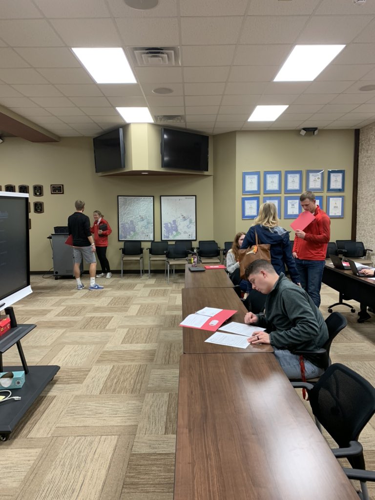 vb4mb's tweet photo. The first ever @bransonschools student teacher training was a success!! This is a great group of future educators!! #sogladtheychoseus #greatestprofession #learningfromthebest #wearebranson https://t.co/kTchborFcM