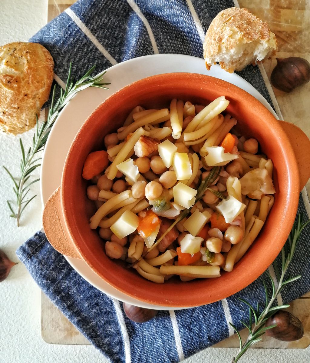 CASERECCE CON ZUPPA DI CECI, CASTAGNE E PROVOLONE un zuppa autunnale ma buona per tutte le occasioni
⏰ Pronti in: 40 minuti ⠀⠀
👩 Ricetta di: @elfifoodie
SCOPRI LA RICETTA COMPLETA ➡️ buff.ly/35Hdfvt