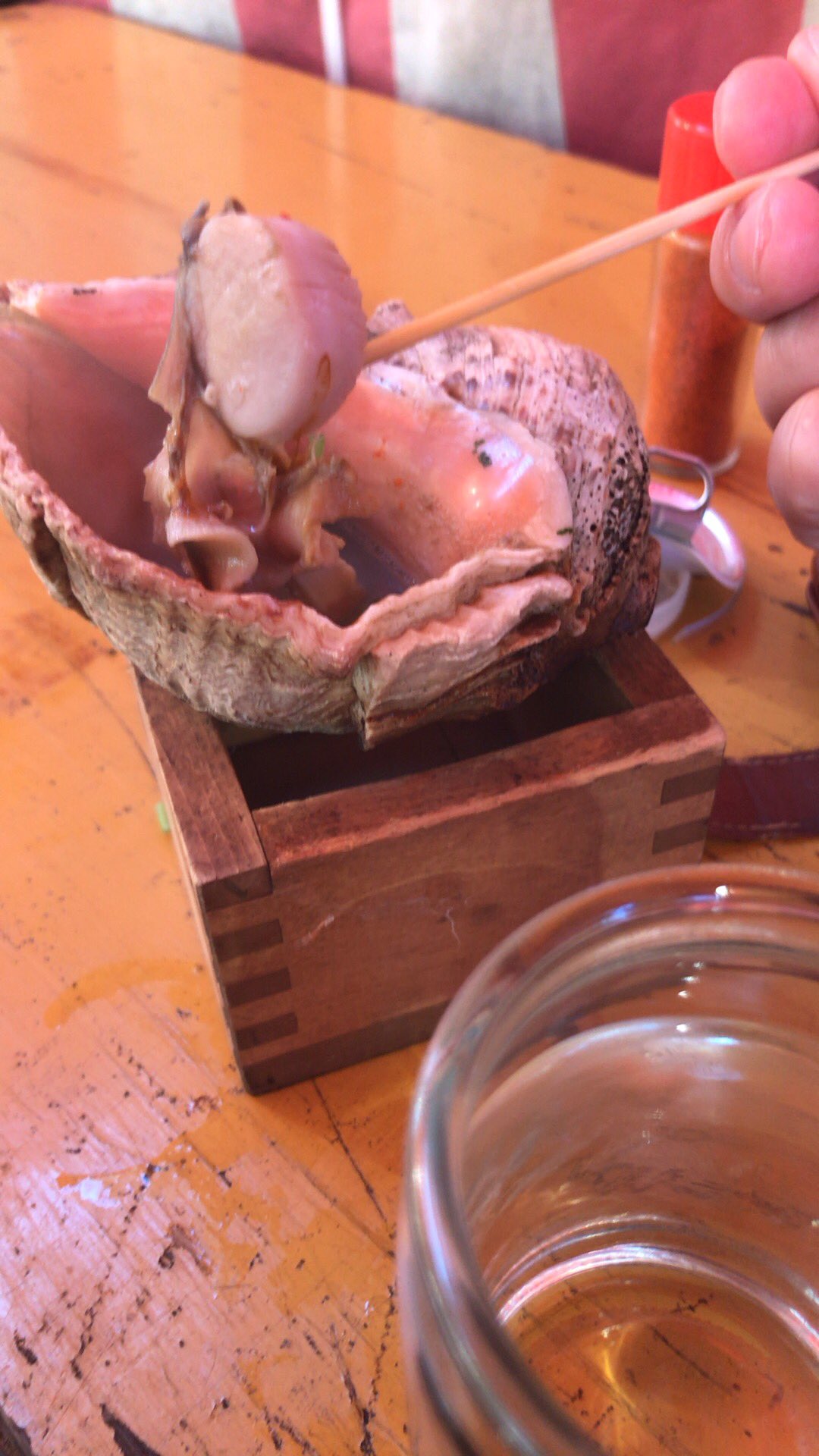 Ttanabe ちょろ ケンちゃん 大貝のつぼ焼き 串 ノ Kobe のお祭りの屋台 神輿や布団の方では無い では 大貝のつぼ焼きがあるのですよ 兵庫駅近くの柳原えびすさんの 十日戎 でも軒を連ねてますので ここで一杯呑 や るのが ワイの 残り福