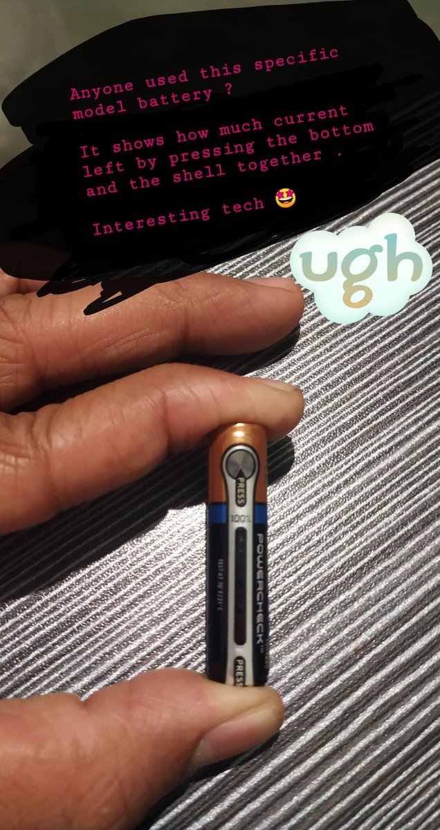 0xsalfar's tweet image. This battery show&apos;s how much power left by pressing the bottom and the shell together . 

@Duracell #powercheck