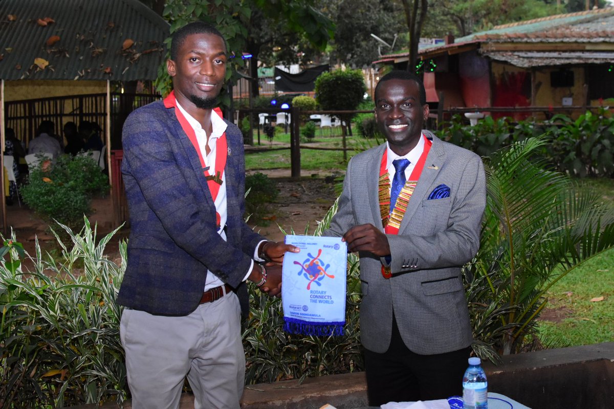 ssenda_'s tweet image. Notably: a menstrual hygiene campaign with the Interact club of Kololo High School at Abubakir Swidiq School &amp;amp; a leadership exchange pgm wt @RotaractLL that saw their President-Elect travel to Malawi. They meet every Wednesday 6:00pm at Best Chinese restaurant Centenary Park.
2/2