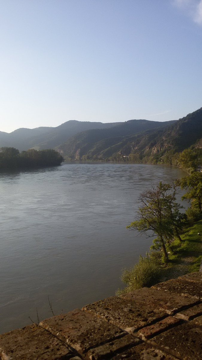 365dayshappynez's tweet photo. River Danube in Dürnstein, Austria 🇦🇹 #RiverDanube #Donau #Duernstein #landscapephotography #landscapelovers @NOE_Tourismus @austriatourism @Oesterreich_de https://t.co/7xEbh14iAB