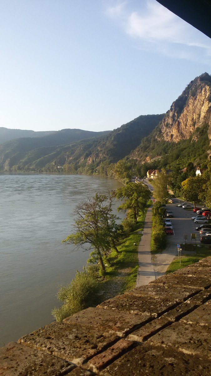 365dayshappynez's tweet photo. River Danube in Dürnstein, Austria 🇦🇹 #RiverDanube #Donau #Duernstein #landscapephotography #landscapelovers @NOE_Tourismus @austriatourism @Oesterreich_de https://t.co/7xEbh14iAB