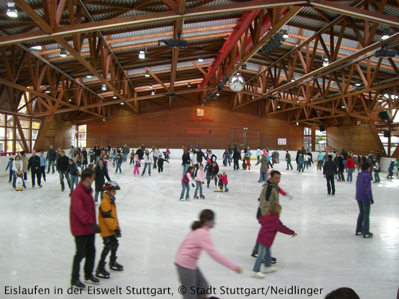 Was man gut im Winter ❄️ in Stuttgart unternehmen kann? 🤔 Wie wäre es mit Schlittschuhlaufen in der Eiswelt Stuttgart?! ⛸️😀 #enjoystuttgart 

Weitere Winter-Tipps ☃️ findet ihr übrigens in unserer Top 10-Liste Stuttgart im Winter: stuttgart-tourist.de/top-10-stuttga…