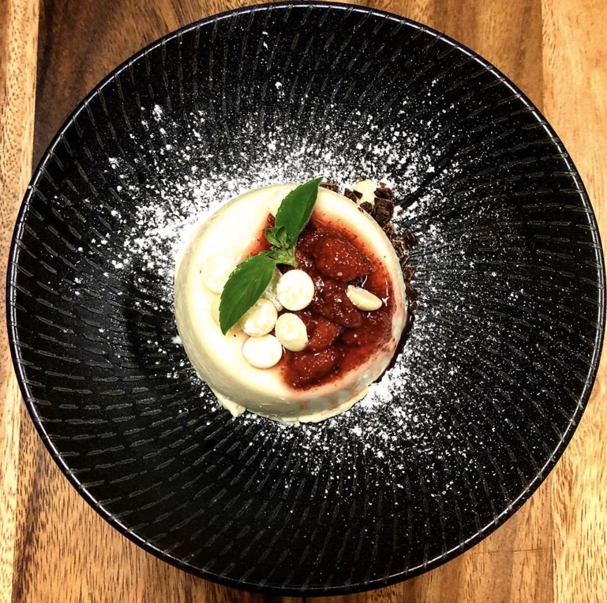 mantecatosyd's tweet photo. White chocolate Pannacotta with strawberries 🤗 #dessert #desserttime #pannacotta #italian #balmain #balmainfood #balmaineats #sydney #sydneyfood #sydneyfoodie #mantecatorisotteria https://t.co/ZW4Tlqlwm1