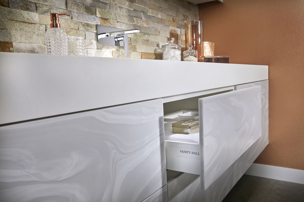 Because we go the extra mile, our #Corian® clad, solid surface units are bookmatched to each adjacent unit...
vanity-hall.com/get-creative-w…
#VanityHall #BritishManufacturer #LuxuryBathrooms