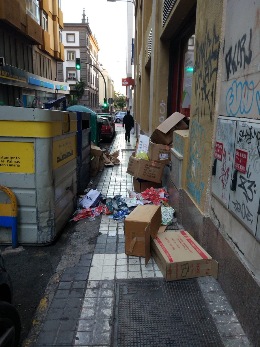 PPLPGC's tweet photo. Buenos días desde una de las ciudades más sucias de España. Y así nos va #HidalgoHazAlgo #EstampasHabituales #PactoDeProgreso #LPGC https://t.co/WG7HQpbwqs