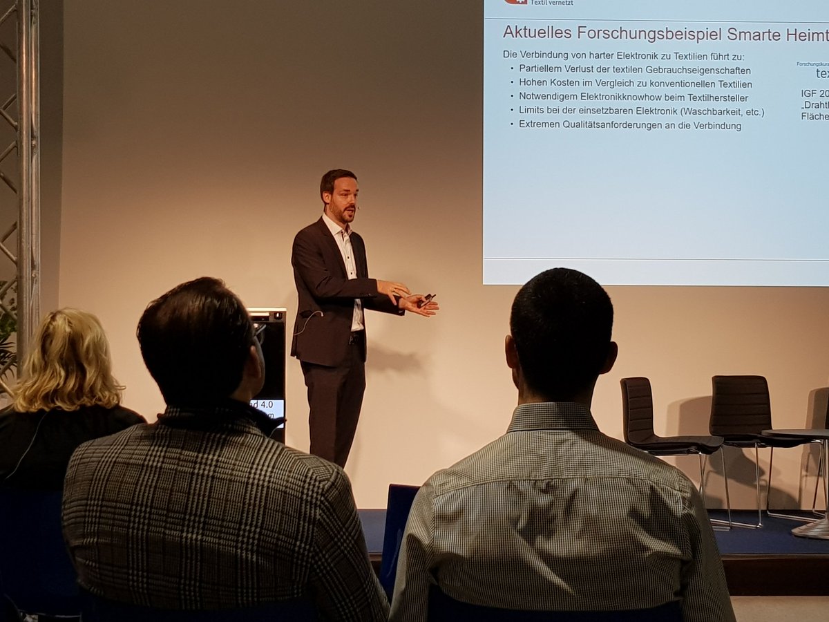mdz_sk's tweet photo. Welche Vorteile haben #smarte #Heimtextilien für den #textilen #Mittelstand? Bastian Baesch von den #DITF zeigt die Möglichkeiten des #digitalen #Engineerings, Smart Textiles und des #Textilen Leichtbaus. @heimtextil @messefrankfurt https://t.co/M3h4OMEnmE