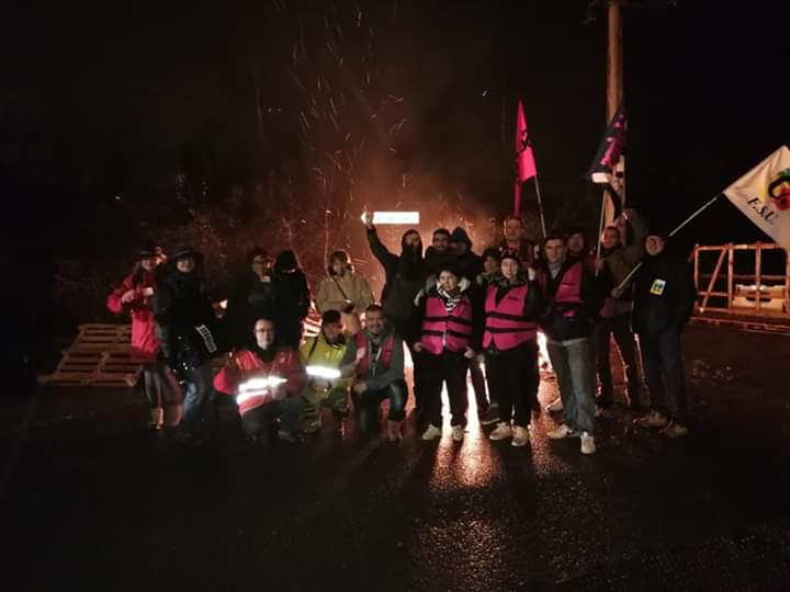 SESLRENNES's tweet image. La journée commence fort à Rennes avec le blocage du dépôt de bus ce matin par l'intersyndicale ! ✊

On se retrouve en manif à 11h place Charles de Gaulle !
#greve9janvier