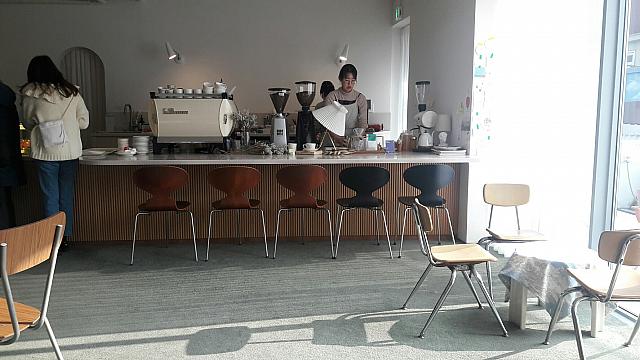 seoulnavii's tweet photo. 【韓国カフェ】
メゾン・ド・アベク エル/maison de avec el(大学路)
https://t.co/gBJHjdDWEo
あのリンゴラテで有名な厚岩洞のカフェ「avec el」が大学路店オープン!
#韓国カフェ #Avecel #韓国旅行 https://t.co/vPkbbcuyD4