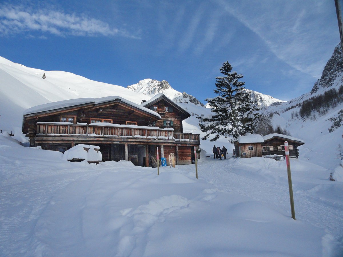 WegWandernCH's tweet photo. #Winterwanderung ❄️von #Langwies ins #Sapün und zum #Berggasthaus #Heimeli. Zurück geht's mit dem #Schlitten🛷.😘
➡️ https://t.co/MKhiBN2lqv
#arosa #schanfigg #swisshiking #winterwandern #hikingswitzerland #blickheimat #swisshike #wandern #wanderweg #wanderung #wandernschweiz https://t.co/EkcObzLbrj