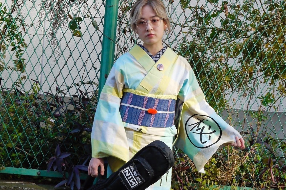 fashionpressnet's tweet photo. 大塚呉服店×現代美術家・加賀美健のコラボ着物、“あっけらかん”“胸さわぎ”プリントのカラフル着物 - https://t.co/46aknQ8dL5 https://t.co/tfVfvWaaUe