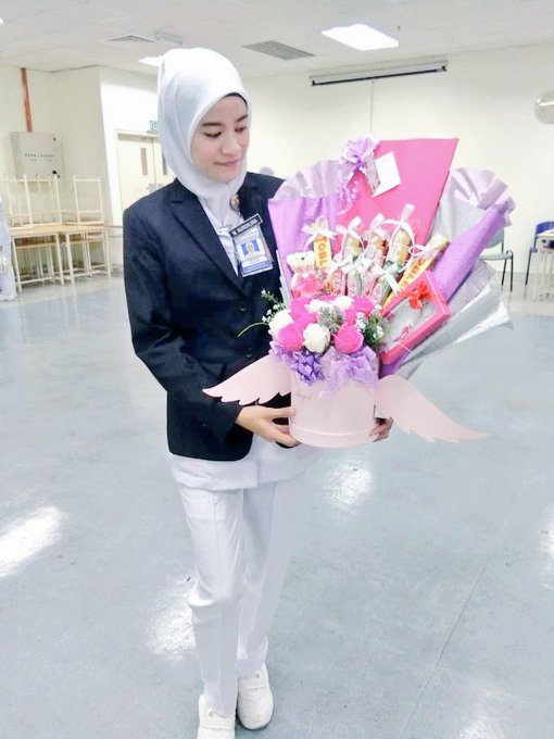 svkxsvkikv's tweet photo. @_AmirAsyraf_ #recomment sb bru jmpa pict with uniform lg clear.haha..Pray for me...hopefully dpt posting kt ward paeds or OT..pleaseee...ED pn ok...please !!! Amin !! 💜♥️ https://t.co/wwXesrHTQQ