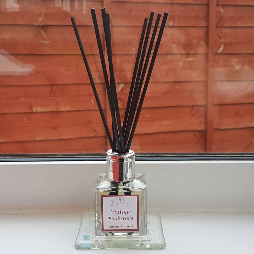 Testing a new aroma Reed Diffuser, very happy so far 🧡
#QueenOf #SmartSocial #SBS #ReedDiffusers #VeganReedDiffusers #RoomScent #RoomFragrance #VintageBookstore #ShopSmall #ShopLocal #ShopIndie #SmartSocial