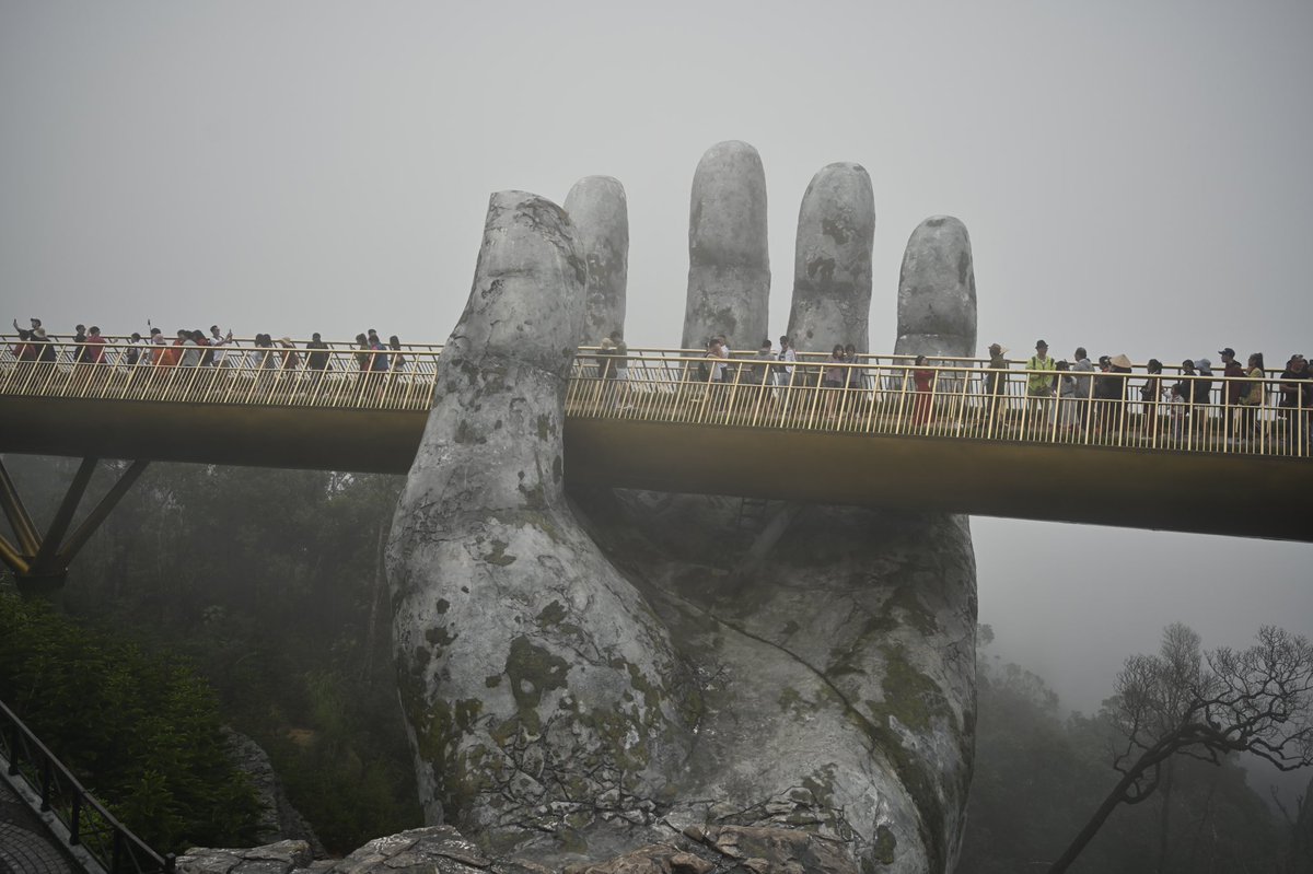 DaveInOsaka's tweet photo. The Golden Bridge, Ba Na Hills, #Vietnam #travel 🇻🇳 https://t.co/wMP502VZhe