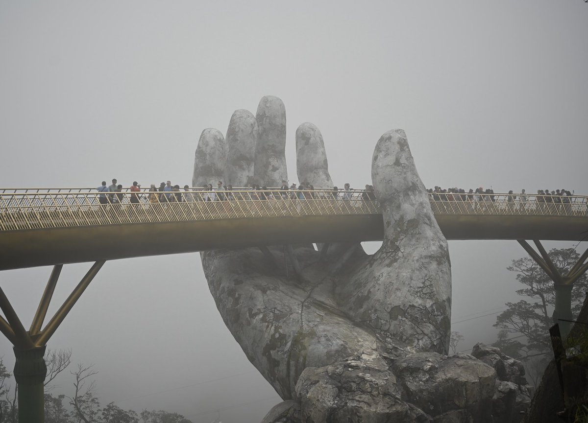 DaveInOsaka's tweet photo. The Golden Bridge, Ba Na Hills, #Vietnam #travel 🇻🇳 https://t.co/wMP502VZhe