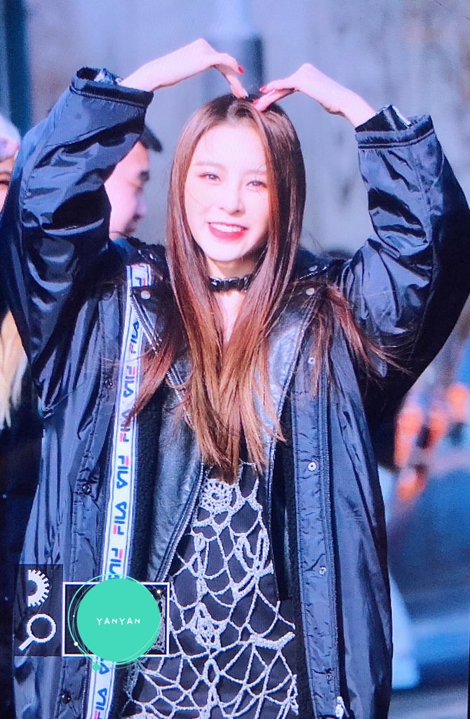 YanYan981102's tweet photo. 200109 엠카 미니 팬미팅

#CLC #씨엘씨 #ELKIE #엘키 https://t.co/kd2PK7l10r