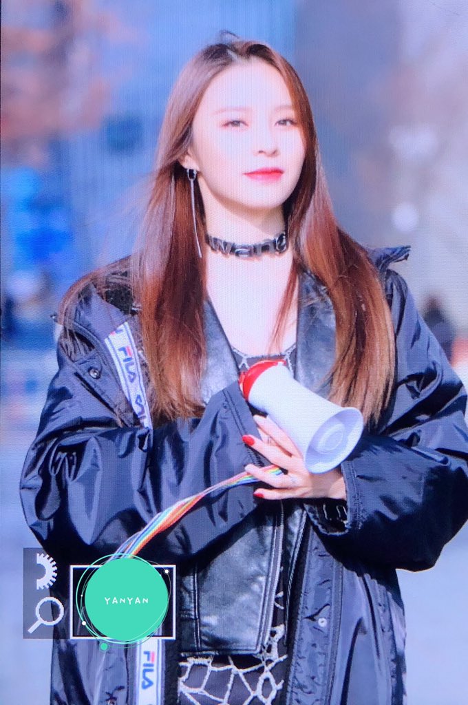 YanYan981102's tweet photo. 200109 엠카 미니 팬미팅

#CLC #씨엘씨 #ELKIE #엘키 https://t.co/0pDm2dNfkm