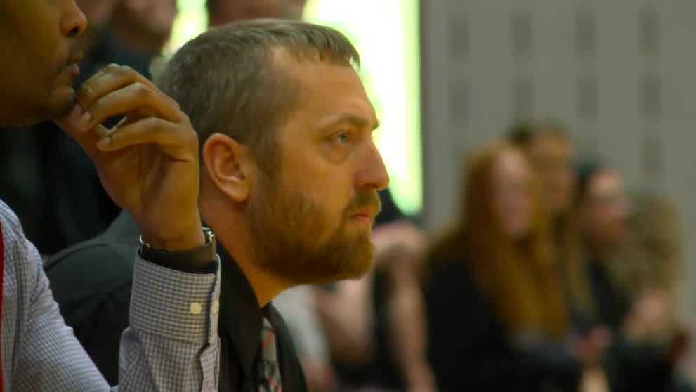 KCCINews's tweet photo. Oskaloosa coach steps away from basketball season to win fight against kidney failure https://t.co/qQlVtwTCLx https://t.co/YuXu3alTwz