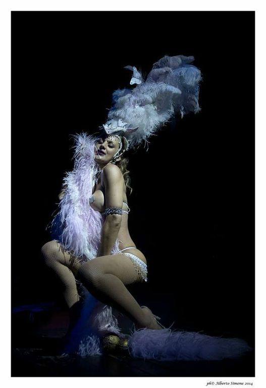 Scarlettjames's tweet photo. RT @BazoomBurlesque: Scarlett James
#ScarlettJames #burlesque #NewBurlesque #tribute #showgirl #performer #performance #artist #Bazoom #BazoomBurlesque #dance #dancer #dancing #exoticdancer #database #glamour #posing #Model #ExoticDancer #バーレスク https://t.co/384C3Y8BHX