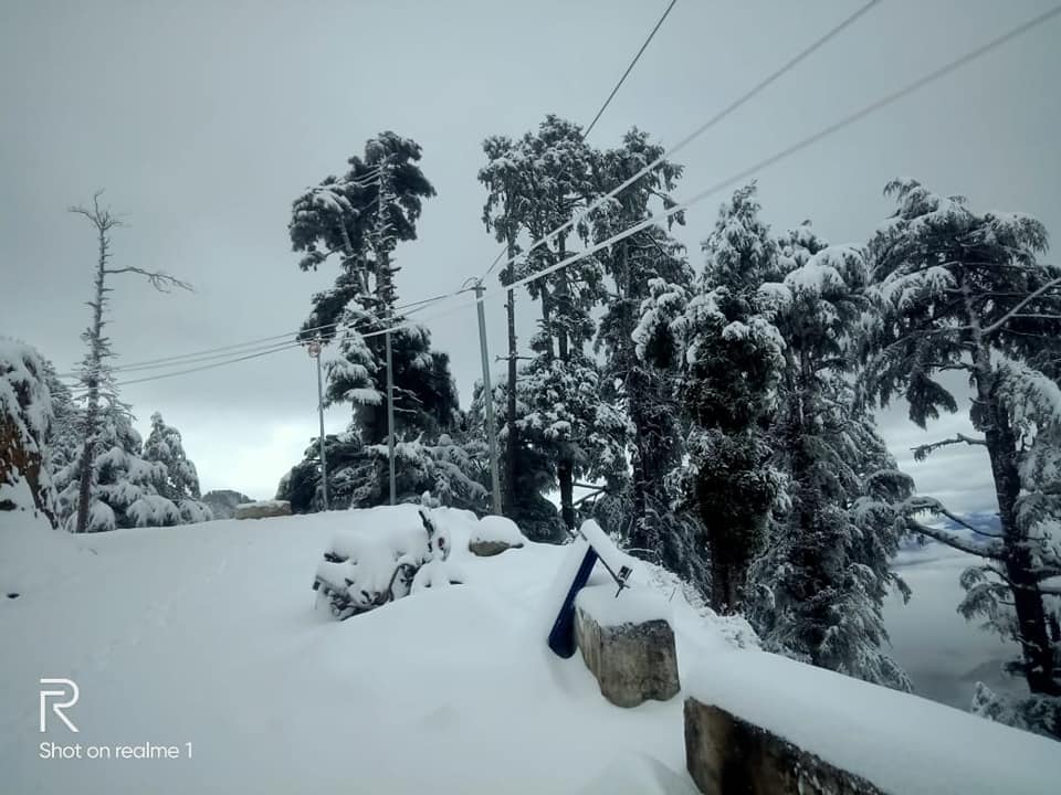 SKaushal97's tweet photo. उत्तराखंड में बर्फ और ठंड का आनंद उठाये। हमारा उत्तराखण्ड किसी स्वीटजरलैंड से कम नहीं।
#UttrakhantTourism #PlanYourTrip #Chakrata #Lokhandi @ippatel @KapilMishra_IND @TajinderBagga https://t.co/hl8o6iMcDZ