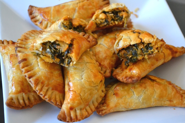 FoodizShare's tweet photo. Spinach &amp; Salmon Hand Pies #recipe @ https://t.co/yuHfm5FSwy 

#appetizer #delicious #food #recipes #snacks https://t.co/IKQpVxzQK0