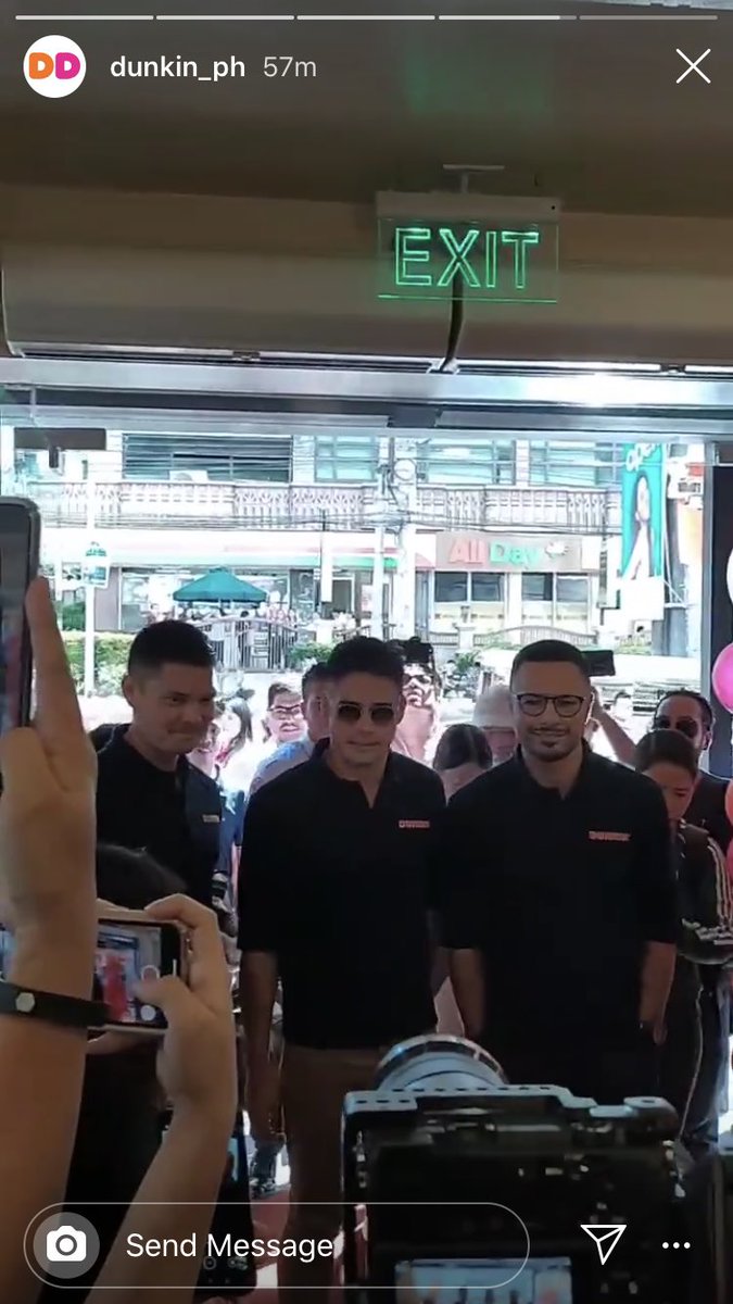 mariadongmarian's tweet photo. Endorsers of #DunkinDonutsPH
Dingdong Dantes 😍
Derek & Piolo https://t.co/h7IWzZhZJT