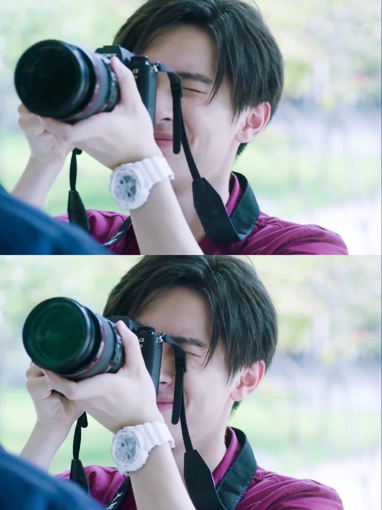 imymyde's tweet photo. ฟูจิที่ถูกต้องคือต้องมากับกล้องถ่ายรูปอ่ะ ตอนไปตกปลากับซือหยางยังมีกล้องวางอยู่บนกล่องใส่ของ จัดว่าทางผกก.ทำการบ้านมาดีมาก ทำให้ชั้นที่เป็นเมนฟูจิรู้สึกได้เลยว่า จัวจื้อ=ฟูจิ #สิงห์หนุ่มสนามเทนนิส https://t.co/k0Jmr53HPH