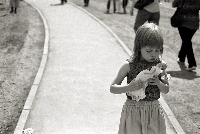 laetirature's tweet photo. ~ Quand on demandait à ma grand-mère d'où elle venait, elle répondait, après un infime temps d'hésitation : Je viens du pays de mon enfance. ~ Jacques Salomé 

📷 Oleg Andreev https://t.co/hL83wxY6aM