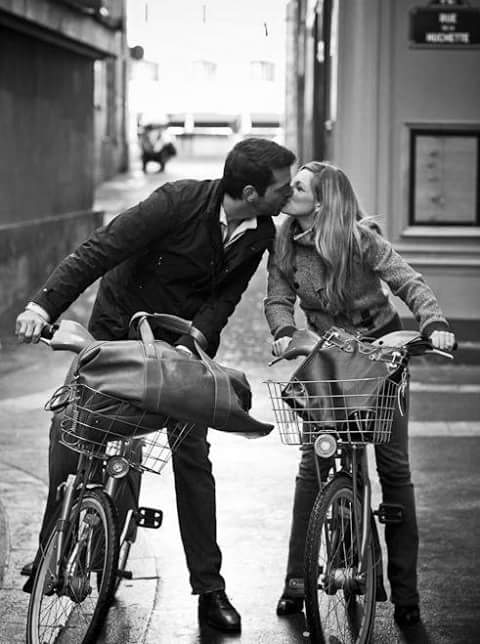 "Ci si sceglie giorno per giorno.
Il resto è abitudine."
Cit.

Buongiorno💕