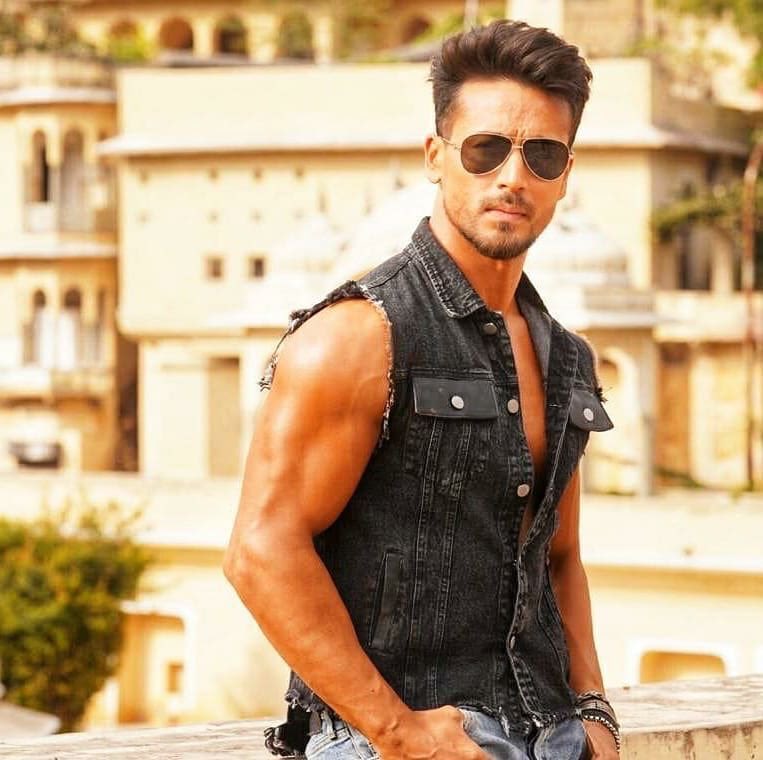 NGEMovies's tweet photo. Suave and Dapper !! 🔥
Ronnie always gets the style right!! 🌪💥

📸 @iTIGERSHROFF 

#SajidNadiadwala @khan_ahmedasas @WardaNadiadwala #Baaghi3 https://t.co/UyJxy1Asag