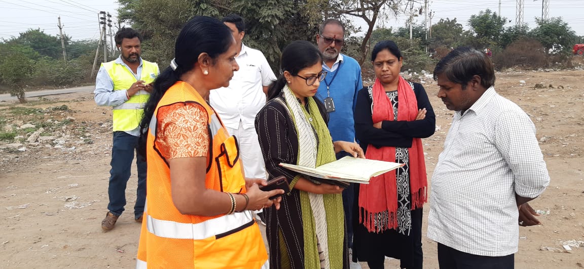 DC_Kapra's tweet photo. ##Swachh Kapra🙏
##Morning Inspection

Inspection of Sanitation along with Zonal Commissioner madam,AMOH and SS/SI at Mallapur transfer station and Saketh transfer station.@GHMCOnline @KTRTRS @ZC_LBNagar https://t.co/7aiQmhXjqZ