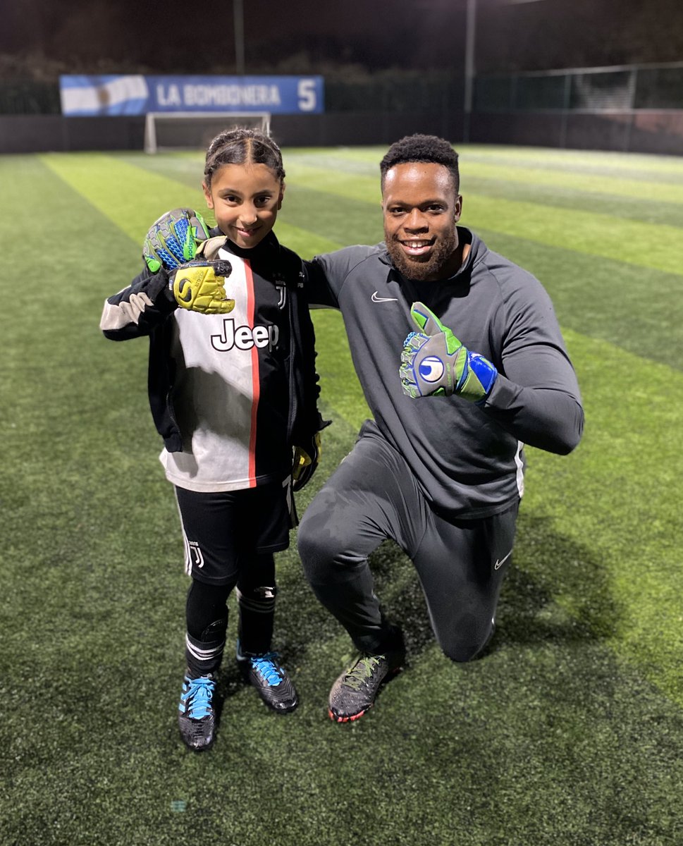 exclusivegk's tweet photo. Ran is back ( Ryan FC blue U’9)‼️
Another great session 110% work rate with the willingness to learn‼️
•
•
•
•
#goalkeepertraining #goalkeeper #121session #gkunion #uhlsport #levelfc #exclusivegoalkeeping #powerleague #londongoalkeeper #ryanfc #chingfordgoals #gktraining https://t.co/ub4xAWzKxY