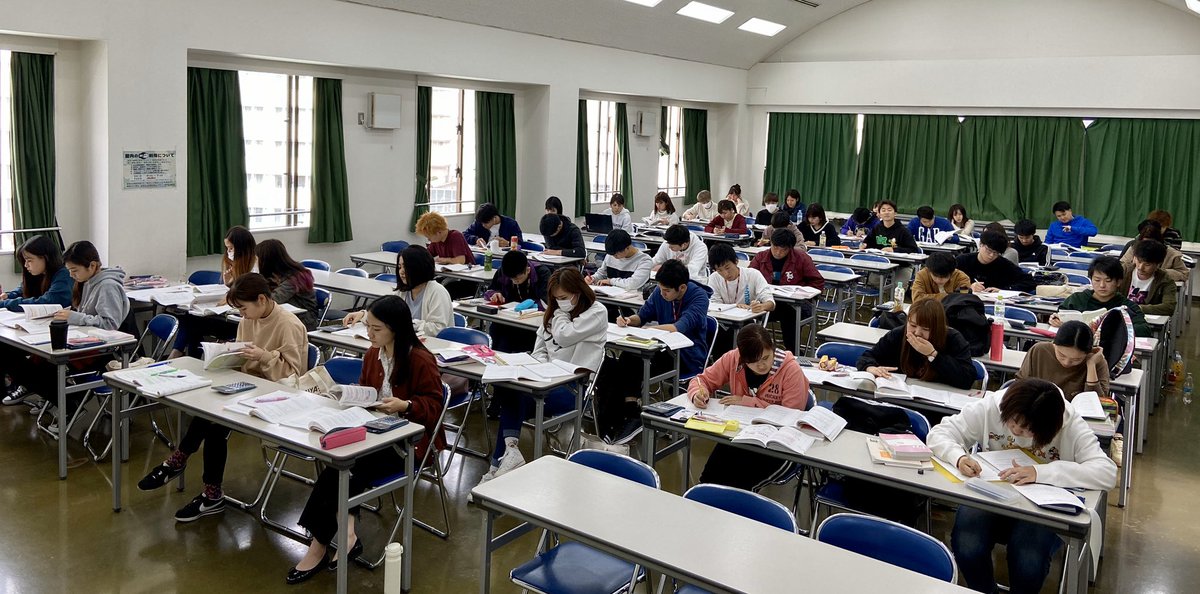 soubi2018's tweet photo. FP受験クラスです✏️📖
今日も朝から2級&amp;3級の学科試験を頑張りました😁👍
#沖縄大原 #総合ビジネス科
#総ビSTYLE https://t.co/2jDypttYxu