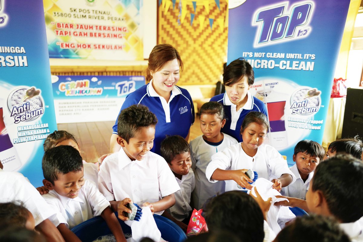 aboutcom_my's tweet photo. 2020 school year started on a high note for 674 Orang Asli students who received full back-to-school essentials via the A Brighter Future with TOP campaign. The Orang Asli focused campaign by TOP, has set a record for the number of beneficiaries and the extensive contribution. https://t.co/YGzNdkV6go